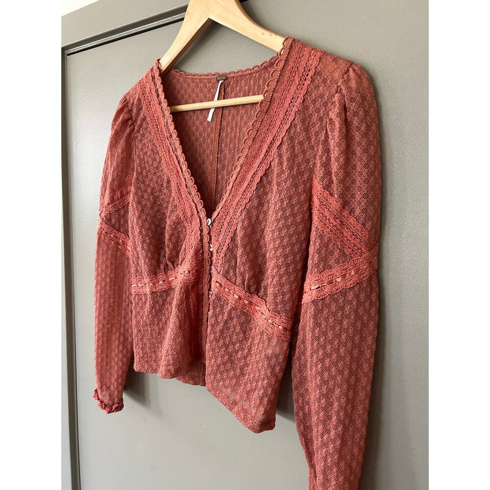 Free People Kika Top CoralPink LaceyVNeck ButtonFront Blouse Boho indie festival - Picture 7 of 16